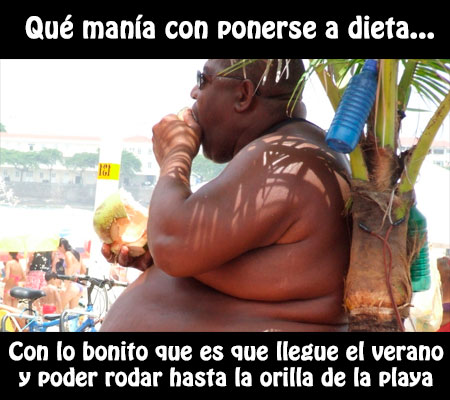 Imagen con frase chistosa: Qué manía con ponerse a dieta, con lo bonito que es rodar hasta la orilla de la playa